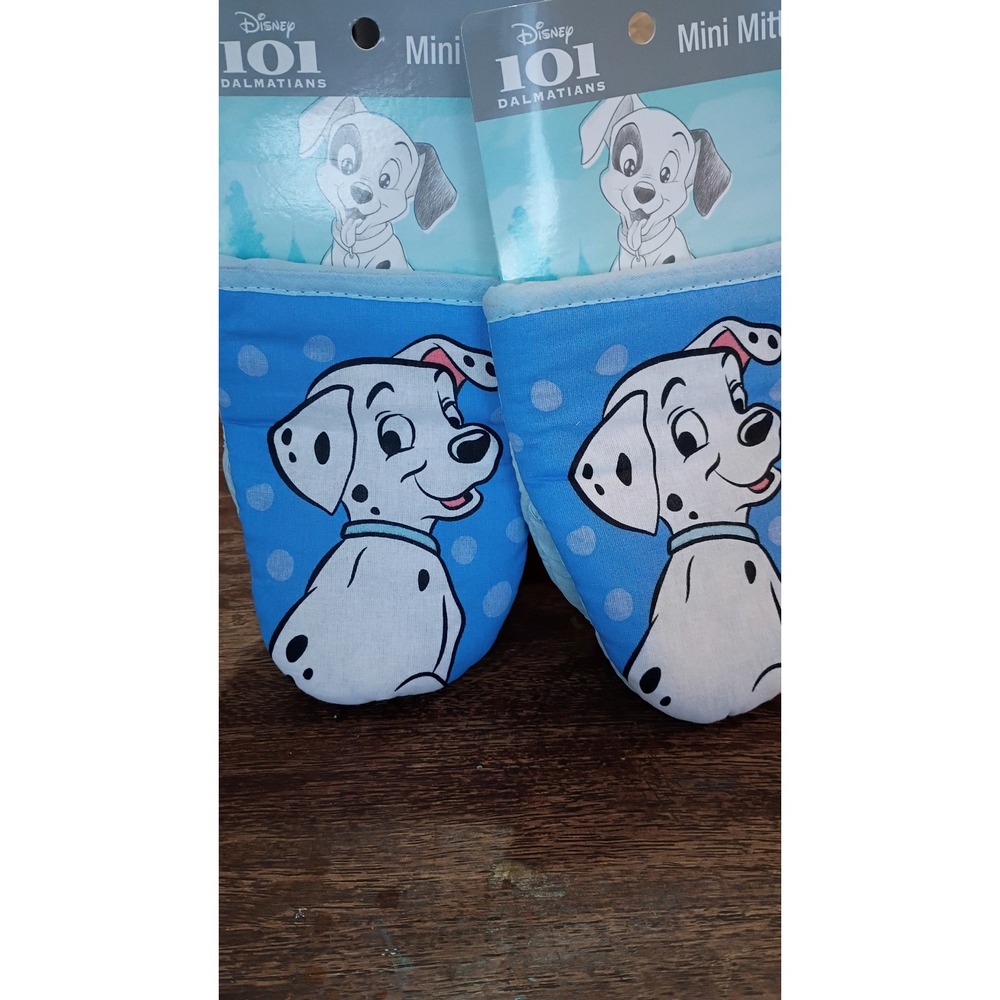 Disney 101 Dalmatians 3 Piece Kitchen Set 2 Mini Oven Mitts 1 Kitchen Towel New